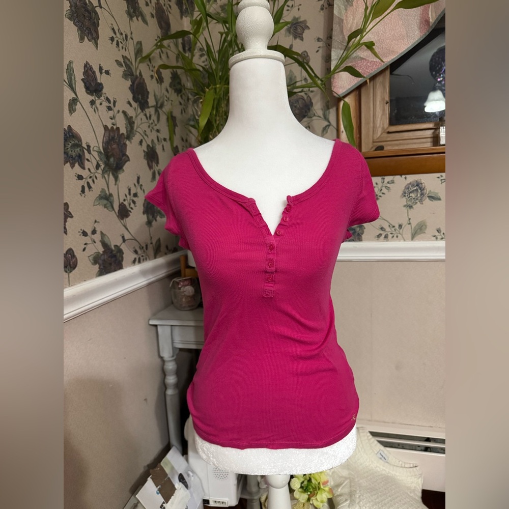 Vintage y2k American Eagle Outfitters Magenta Short Sleeve Henley Top